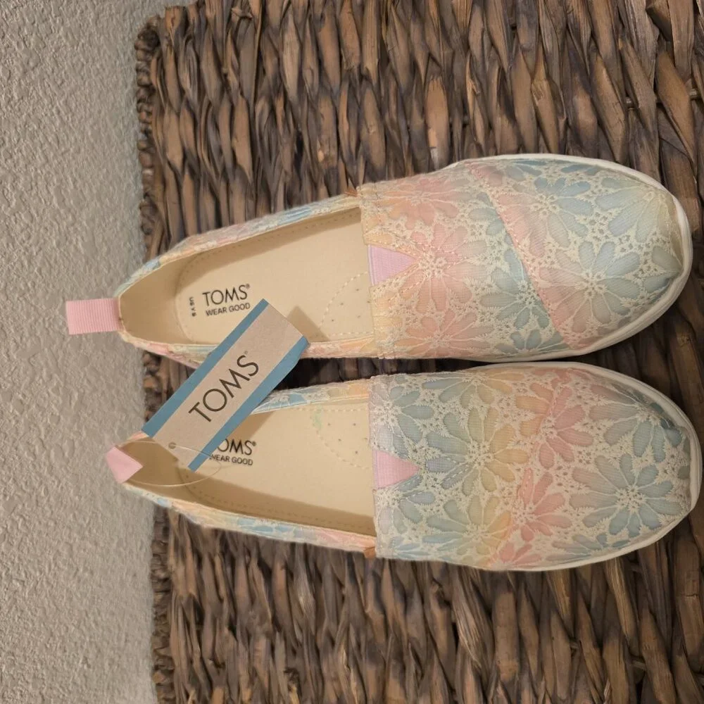NWT TOMS Youth Alpargata Ombre Floral Lace Kids Shoes - Size Youth 5.5